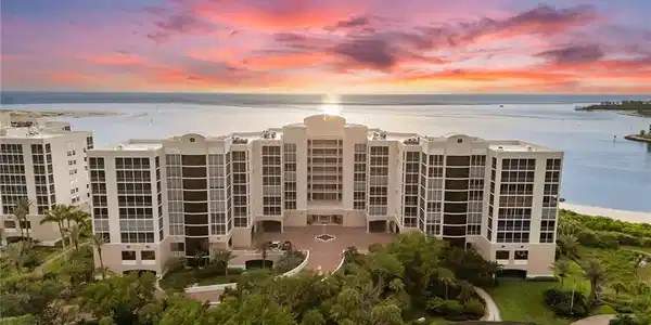 5000 Royal Marco WAY