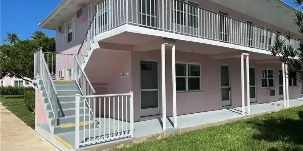 190 N Collier