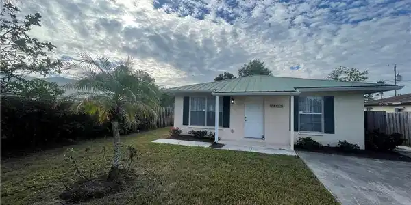 862 99th AVE N
