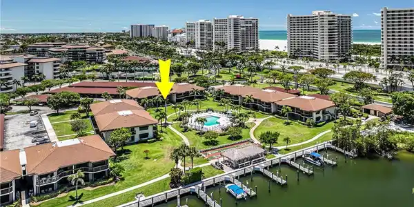 525 Seaview CT