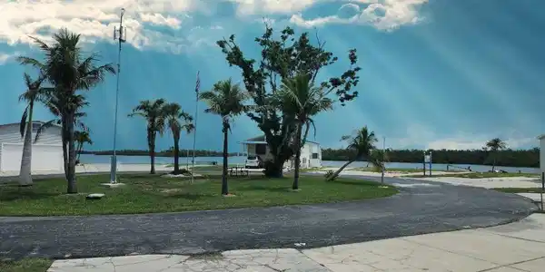 Image 3: View SE across the lot.