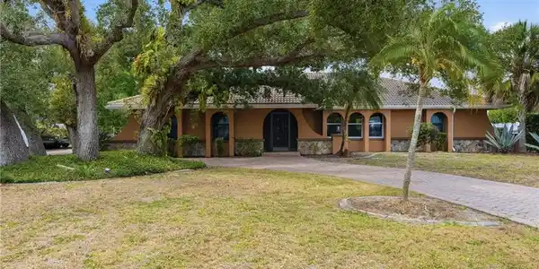 1860 Marina CIR