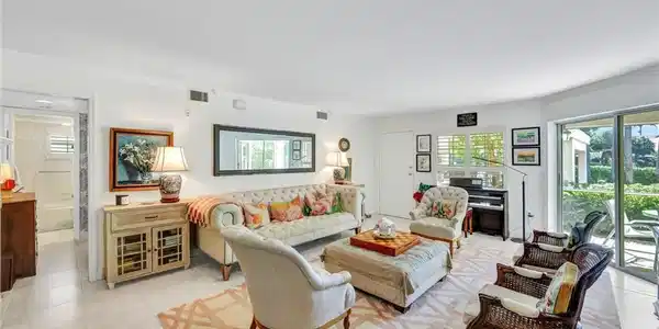 5637 Turtle Bay