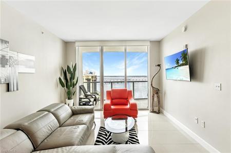 3000 Oasis Grand