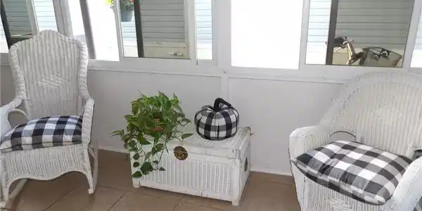 Image 2: View of sunroom / solarium