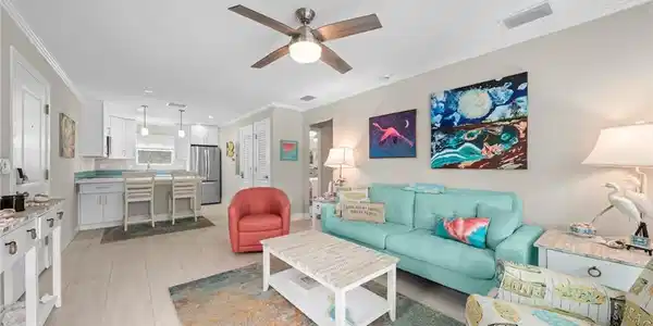 Image 3: LIVING ROOM
