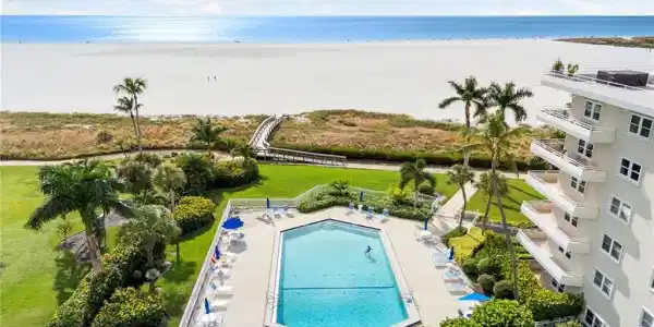 240 Seaview CT