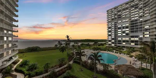 260 Seaview CT