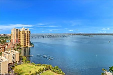 3000 Oasis Grand BLVD