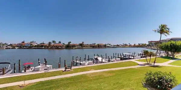 601 Seaview CT