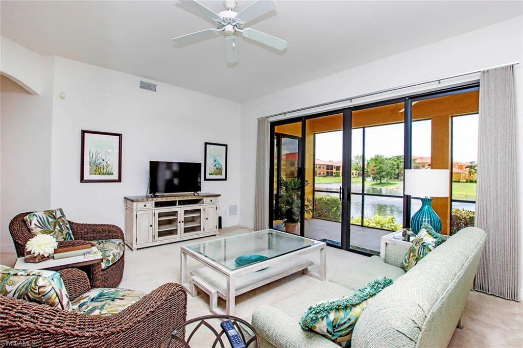 Image 4: Living Room