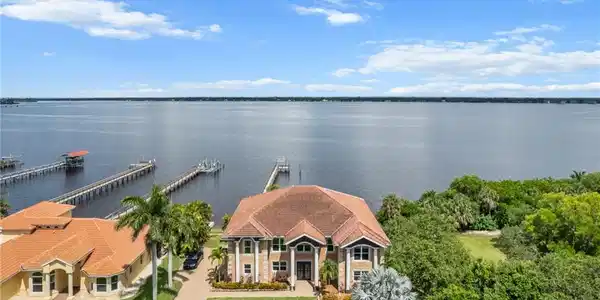 6120 River Shore CT