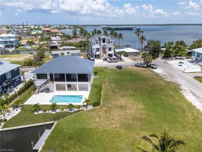 2 Bayview BLVD