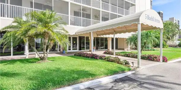 5 Bluebill AVE
