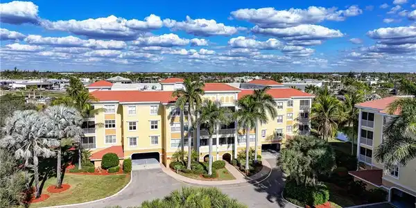 255 W End DR