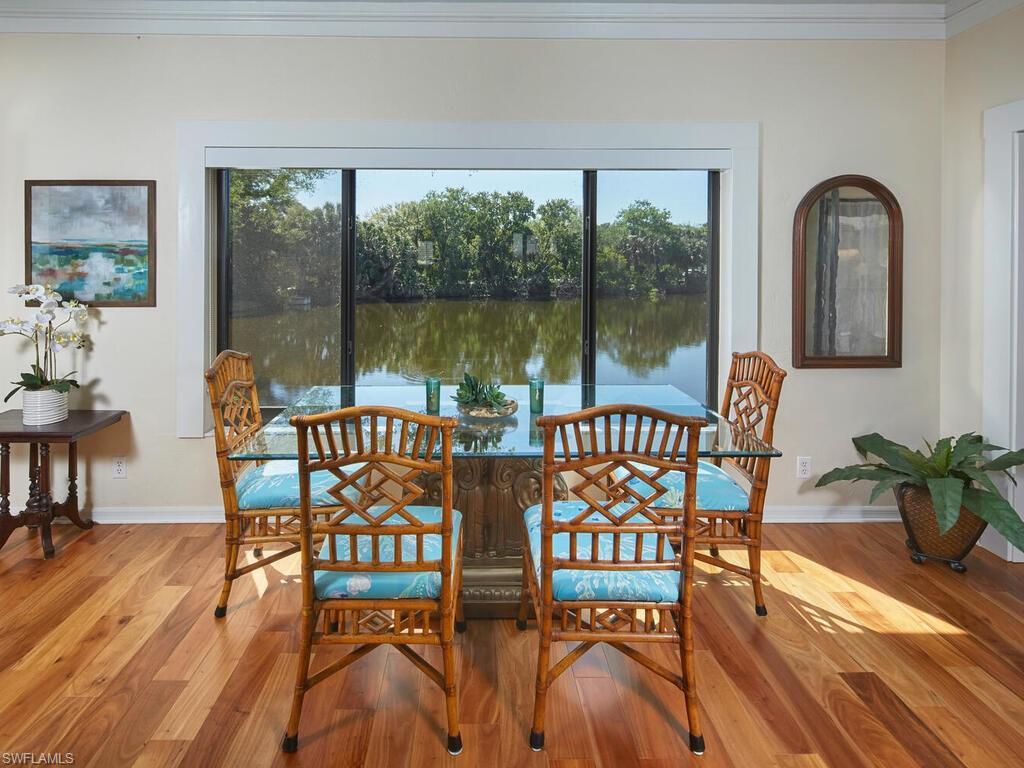 Image 2: Dine on the water's edge.