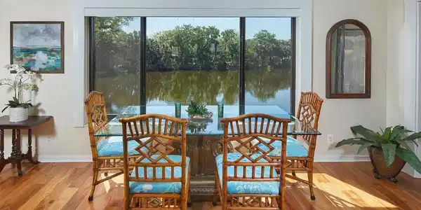 Image 2: Dine on the water's edge.