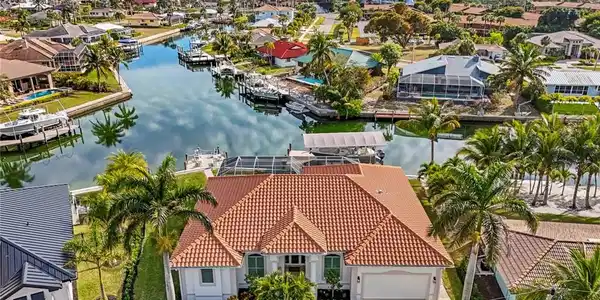 829 Wintergreen CT