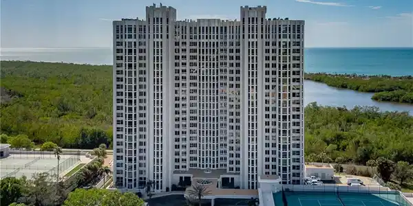 Image 2: The St Laurent!! Floor #22 is just below the PENTHOUSE.