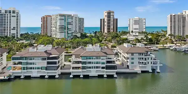4400 Gulf Shore BLVD N