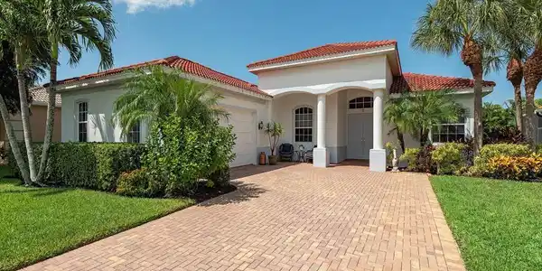 19946 Estero Verde