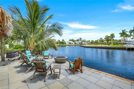 334 Edgewater CT