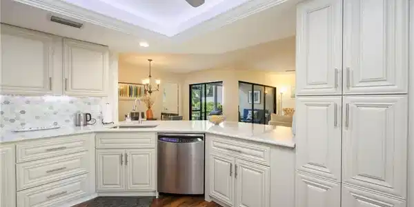 592 Beachwalk CIR