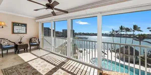 2850 Gulf Shore BLVD N