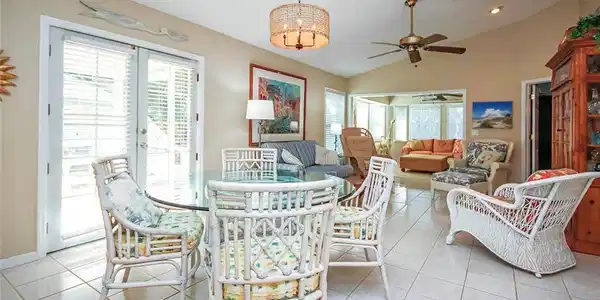 Image 4: Dining_Area_to_Living_Area
