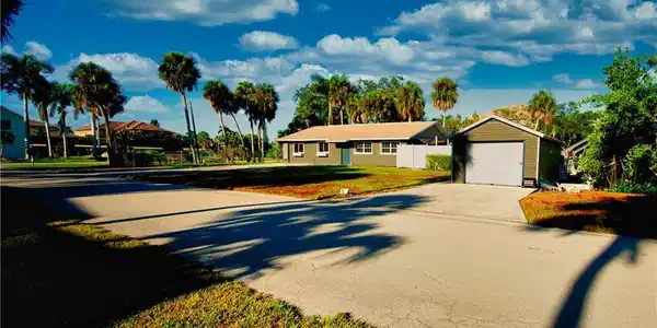 4838 Tarpon AVE