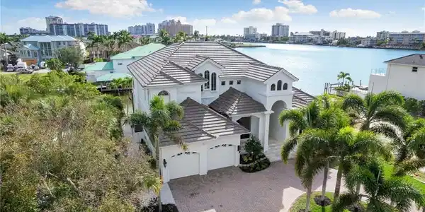360 Lagoon AVE