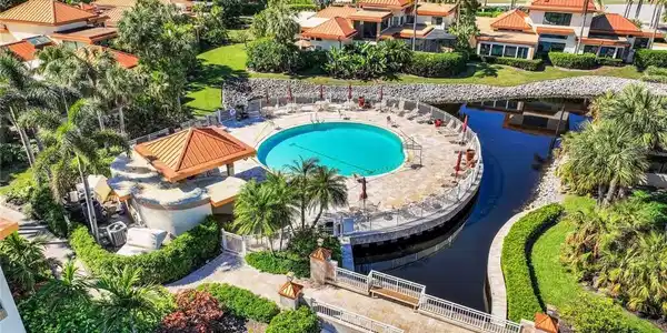 6760 Pelican Bay