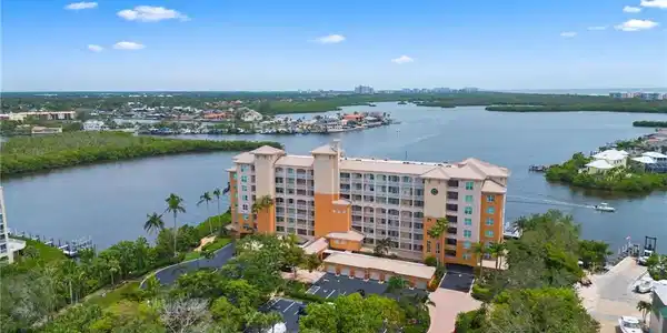 4975 Bonita Beach