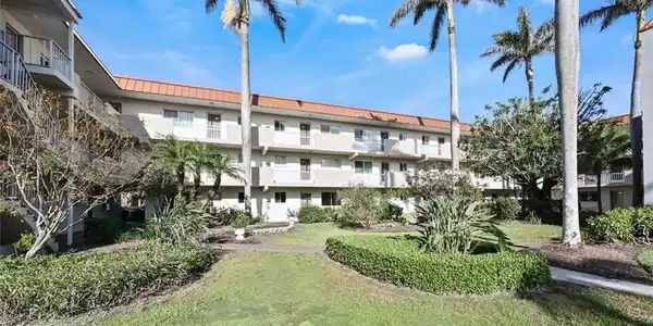 1100 Gulf Shore N