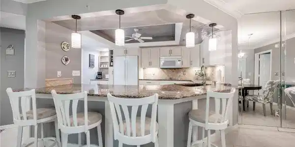 586 Beachwalk