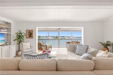 322 Harbour DR