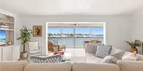 322 Harbour DR