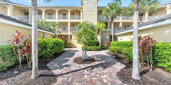 3461 Pointe Creek CT