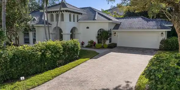 720 Bentwater CIR