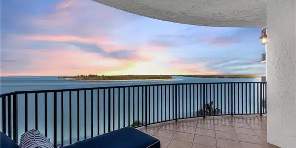 700 La Peninsula BLVD