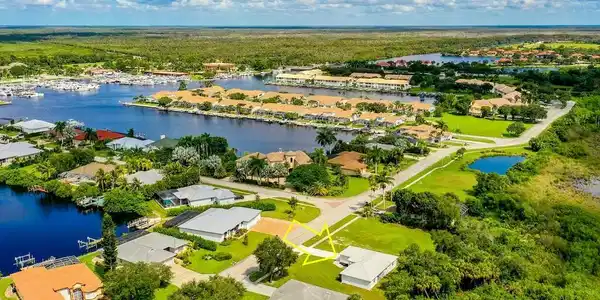 200 Cays DR