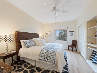 900 Arbor Lake