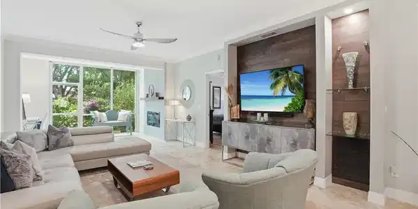 7087 Barrington CIR