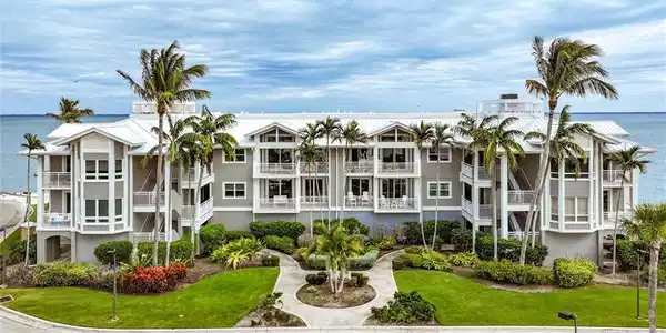 1252 Plantation RD