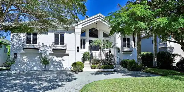 175 Bayview AVE