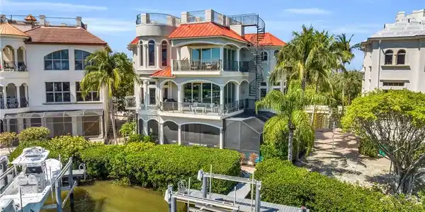 5324 Barefoot Bay CT