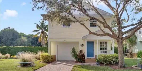 2820 Lakeview