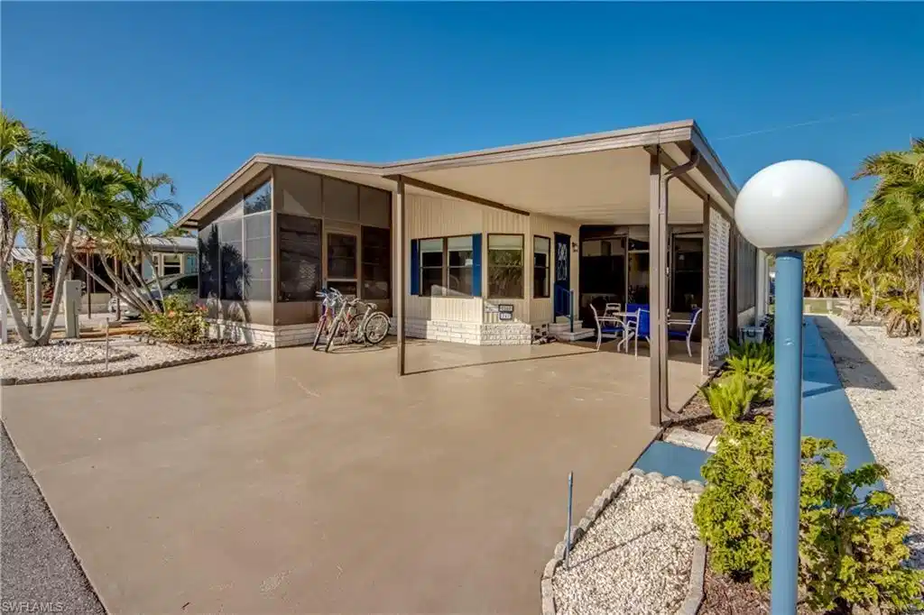 Image 1: view of property