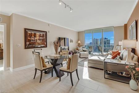 3000 Oasis Grand BLVD