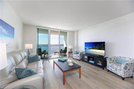 3000 Oasis Grand BLVD